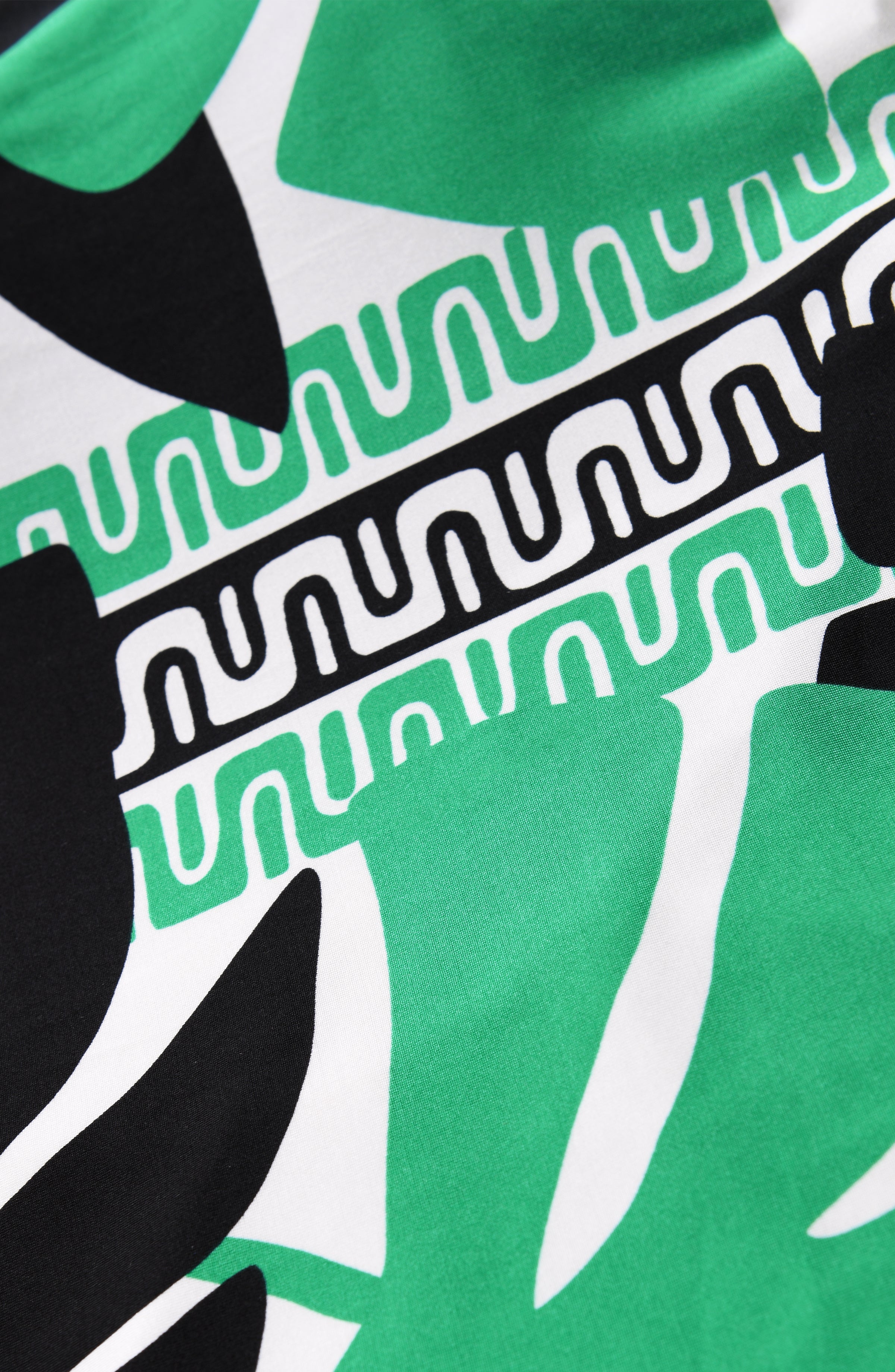 Sunshine 79 Monstera Pareo Wrap